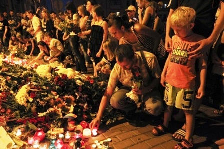 Cả thế giới cầu nguyện cho các nạn nhân trên chuyến bay xấu số MH17